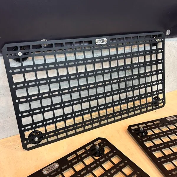 Panel Molle RAMSYS 700x370mm (Ancho x Alto) con ventosas (perfecto para puerta trasera Land Rover Defender) - Imagen 2